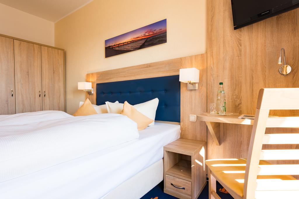 Hotel Boddenhus Garni Zingst Exterior photo