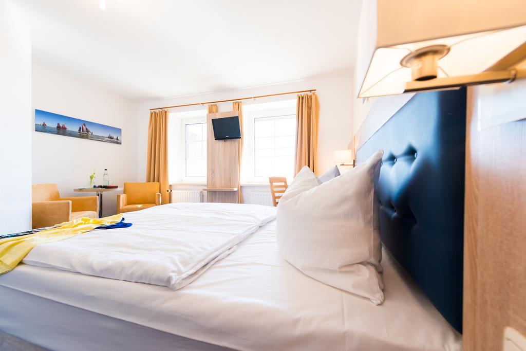 Hotel Boddenhus Garni Zingst Exterior photo